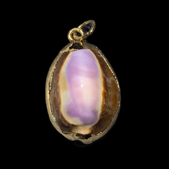 Sweet Shell Charm Rock it Alone on a chain, charm bracelet or your pup’s tag. - Picture 1 of 3